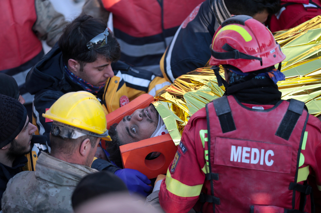 Thổ Nhĩ Kỳ phát lệnh bắt 130 chủ thầu các toà nhà vỡ vụn trong động đất 